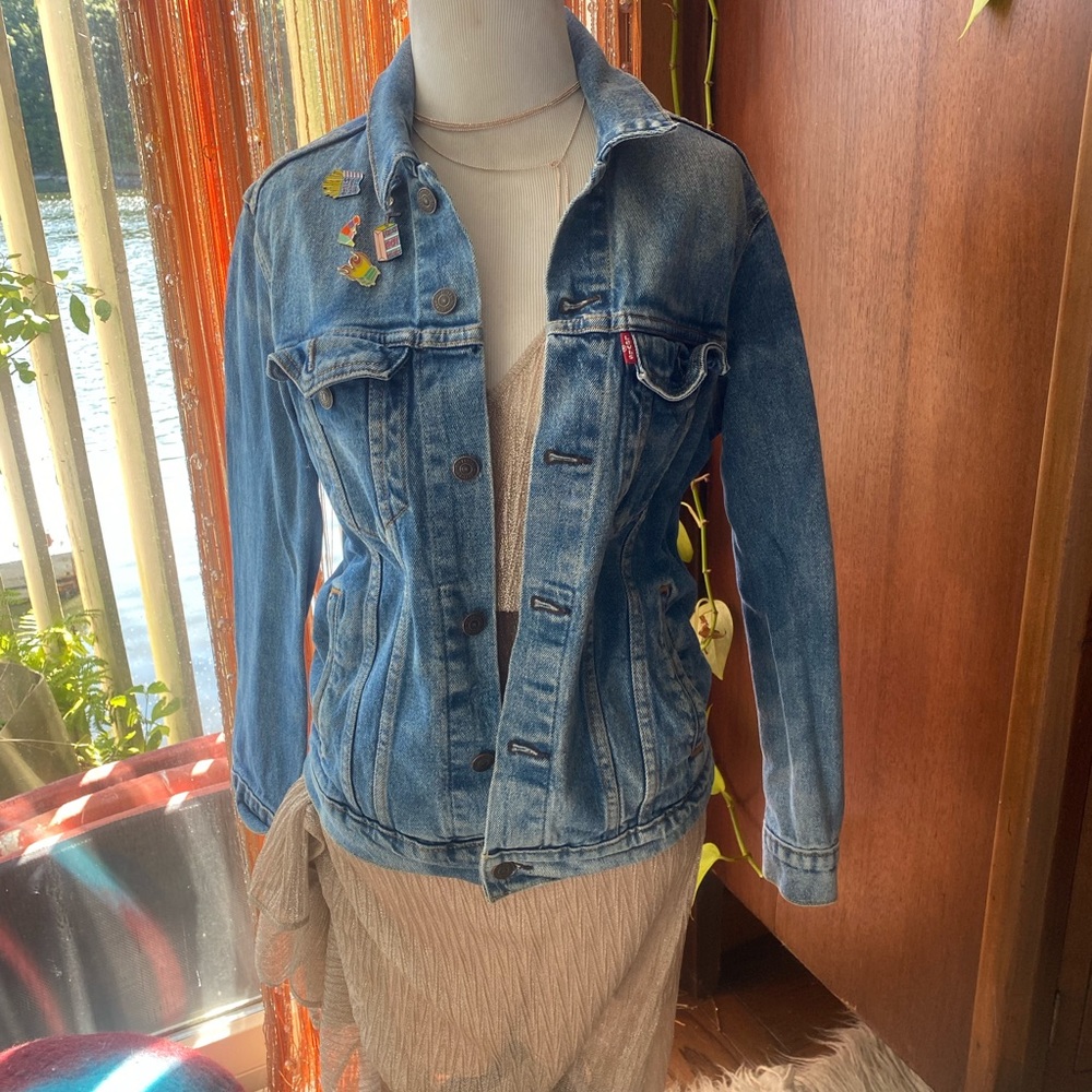 Genuine Perfectly Worn Levi’s Mid Wash XS Y2K Pins